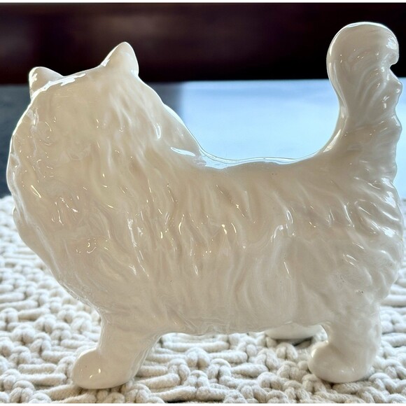 Retired White Persian Cat Figurine Teal Eyes Royal Doulton England #1898 Stand - Picture 2 of 8